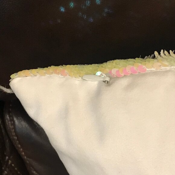 Bed Bath & Beyond * Iridescent Pink White Flip Sequin Pillow Cute Girl's Bedroom - Picture 8 of 9